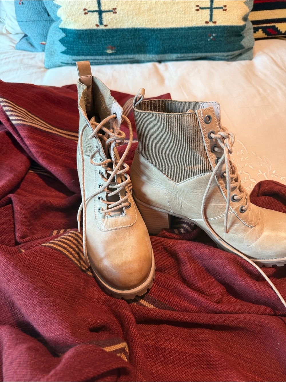 Matisse Womens Lace-Up Ankle Boots in Light Tan